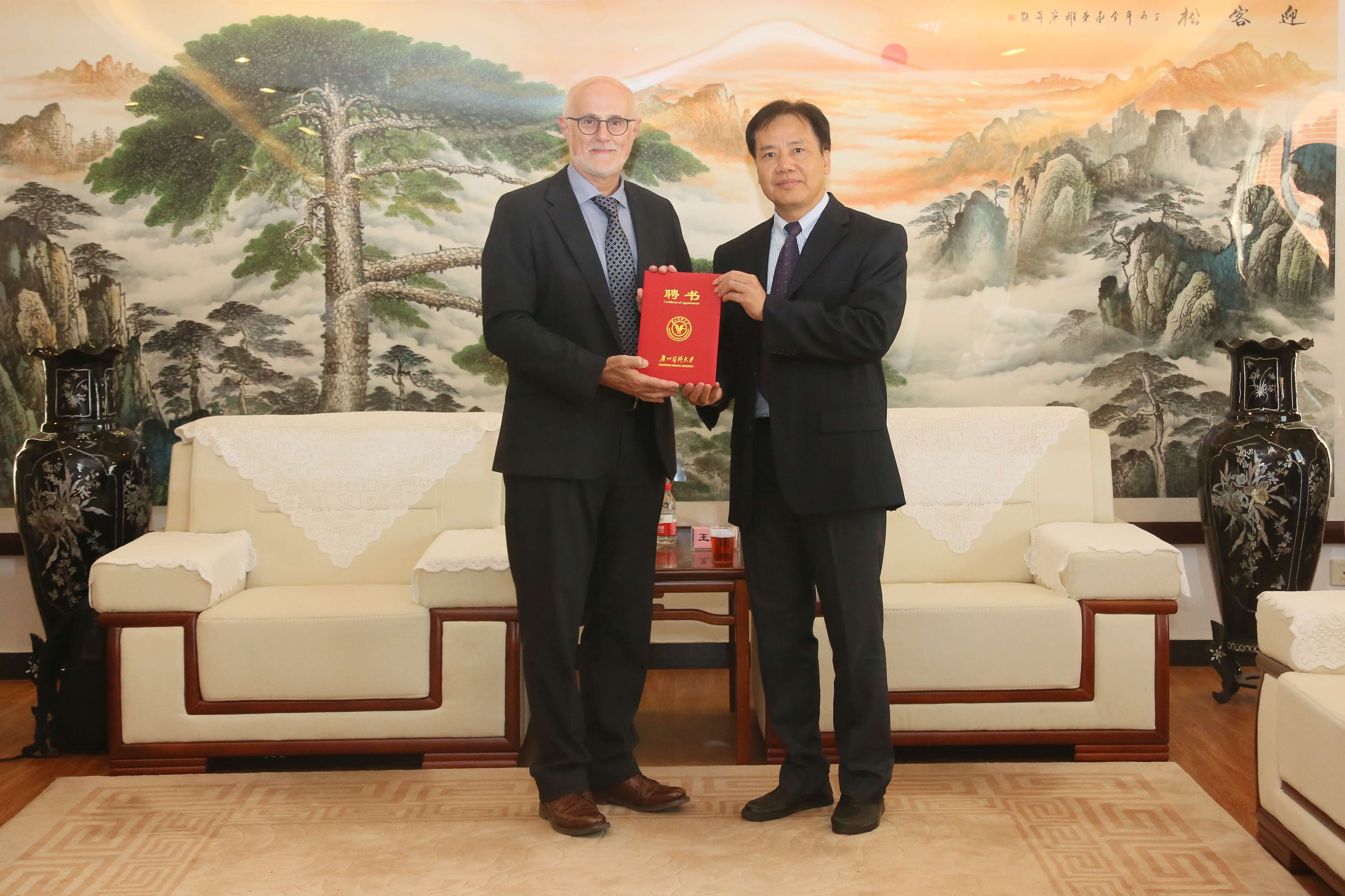 Professor Richardson Was Appointed as Honorary Professor of Guangzhou Medical University 